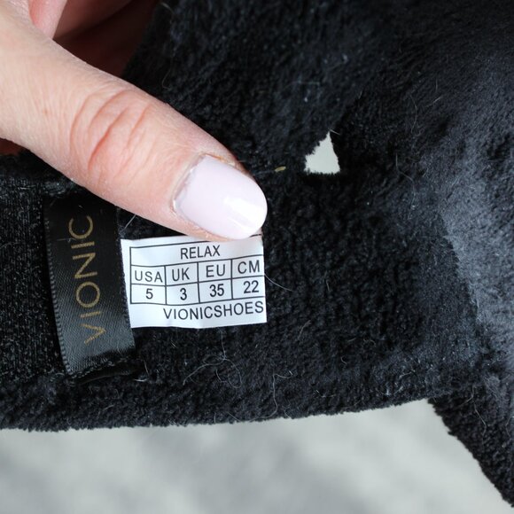 (They fit big!) Vionic 'Relax II' Black Slippers, size 5 - Picture 5 of 5